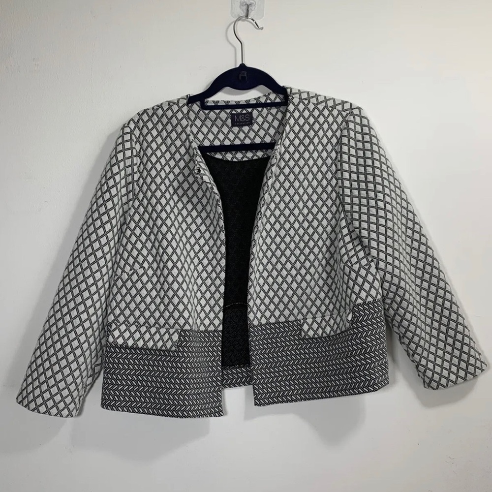 Marks & Spencer Jacket Women's Black & White Short Open Boxy  Stretch M&S UK 18 - Picture 2 of 7